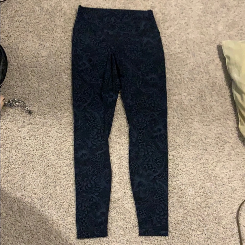 Lululemon highwaisted snakeskin print leggings